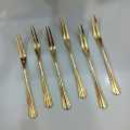 6 pcs golden colour Stainless Steel Dessert Cake Western Fork Small Fruit Fork Stainless Steel Moon Cake Fork Set For Restaurant.
