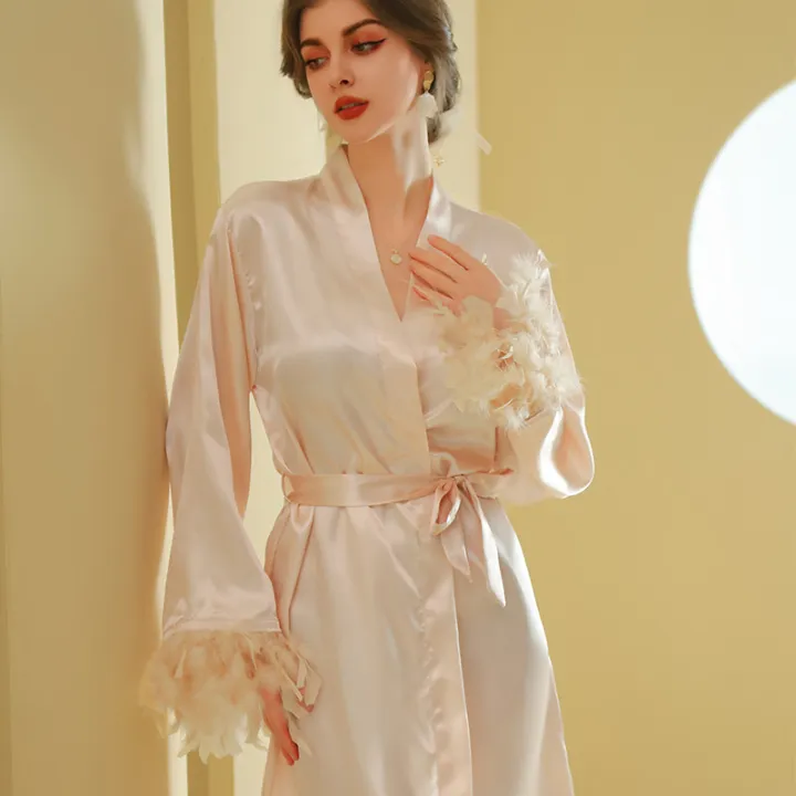 Bride%20Morning%20Robe%20Women's%20Homewear%20Clothes%20with%20Feather%20Decor%20Long%20Nightgown%20for%20Wedding%20Makeup%20Team%20Bridesmaid%20Robes%20-%20Image%204