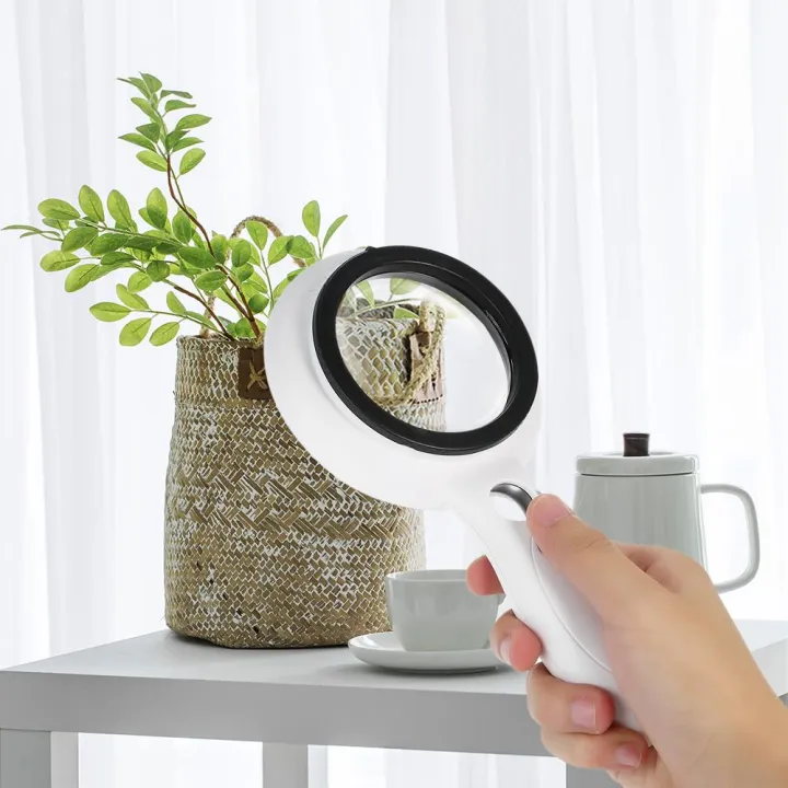 LED%20Magnifying%20Glass%20Interchangeable%202.5X/5X%2012X%20Corcilar%20Reading%20Magnifier%20Handheld%20Loupe%20with%209%20LED%20Light%20Magnifying%20Lens%20Portable%20for%20Book%20Maps%20Newspaper%20Reading%20Coins%20Jewelry%20Hobbies%20Crafts%20Seniors%20and%20Kids%20-%20Image%207