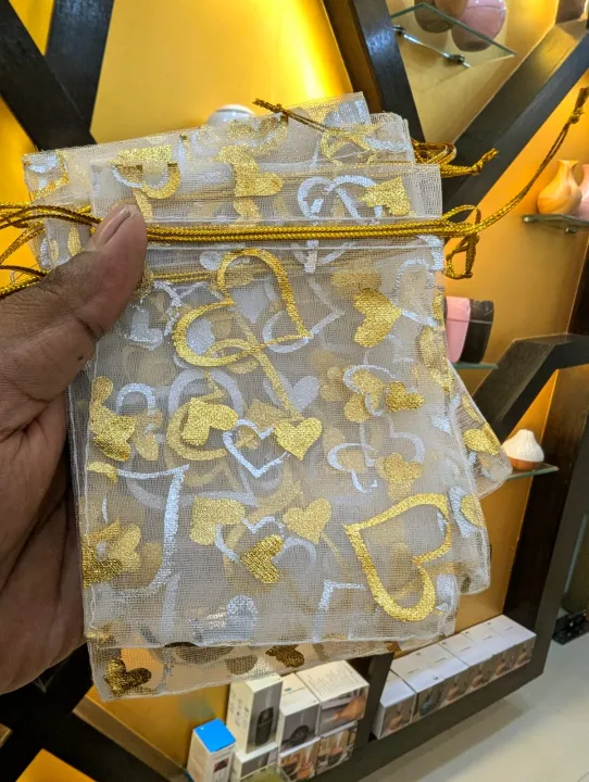 Premium%20Pouch%20Bags%20for%20Attar%20-%20Attar%20&%20Gift%20Pouches%20-%20Gift%20Bags%20for%20Attar%20-%20Golden%20Organza%20Gift%20Bags%20-%20Image%208