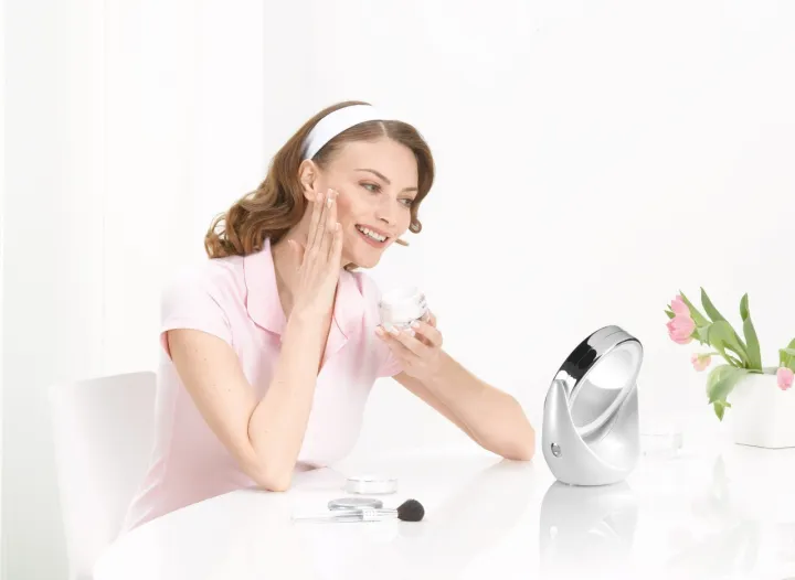 Beurer%20BS%2049%20illuminated%20Cosmetics%20Mirror%20-%20Image%205