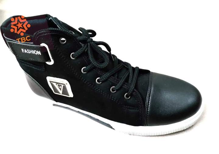 High%20Neck%20Sneakers%20for%20Men:%20Lace-Up%20Fleece%20and%20Hard%20Sole%20-%20Ultimate%20Comfort%20and%20Style%20-%20Image%205