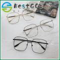 Square metal glasses frame retro literary polygonal flat mirror square big frame glasses.