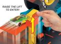 Hot Wheels HDP02 City Super Twist Tire Shop Playset. 