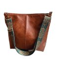 Fashionable and trendy wide strap PU shoulder sling bag high-capacity crossbody bag for women.