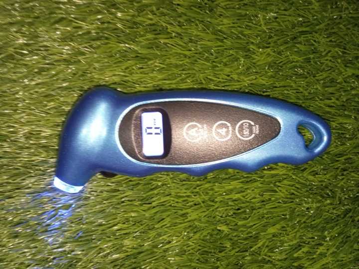 Auto%20Car%20Digital%20Tire%20Pressure%20Gauge%20%E2%80%93%20Easy%20to%20Use%20and%20Clean%20%20(%20blue)%20-%20Image%204