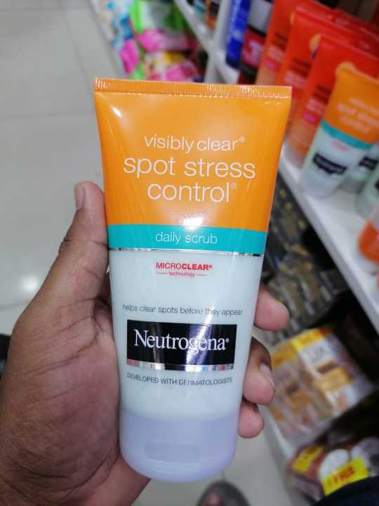 Neutrogena%20Visibly%20Clear%20Spot%20Stress%20Control%20Daily%20Scrub%20150ml%20-%20Image%203