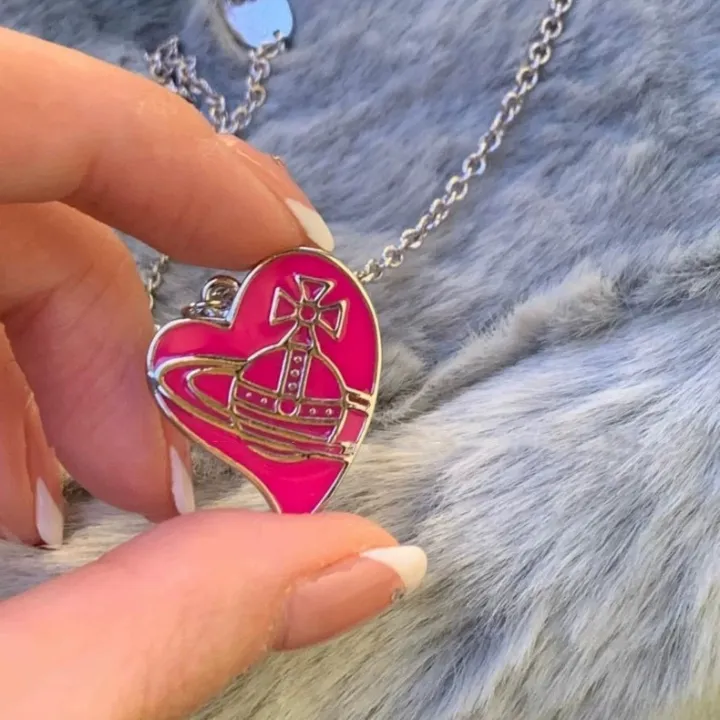 Queen%20Mother%20West%20Vintage%20Y2K%20Planet%20Letters%20Rose%20Pink%20Drop%20Oil%20Love%20Pendant%20Necklace%20Female%20Sweet%20Cool%20Wind%20Clavicle%20Chain%20Tide%20-%20Image%203
