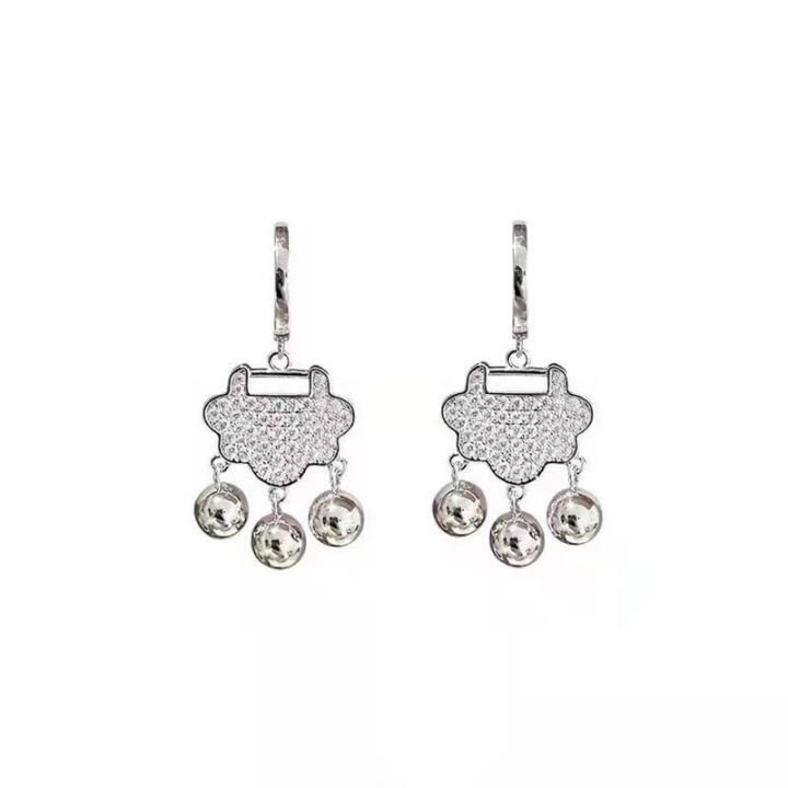 Douyin%20step%20by%20step,%20Chinese%20style,%20Ping%20An%20lock%20ear%20buckles,%20female%20tassels,%20bell%20earrings,%20temperament,%20light%20luxury%20earrings%20-%20Image%205