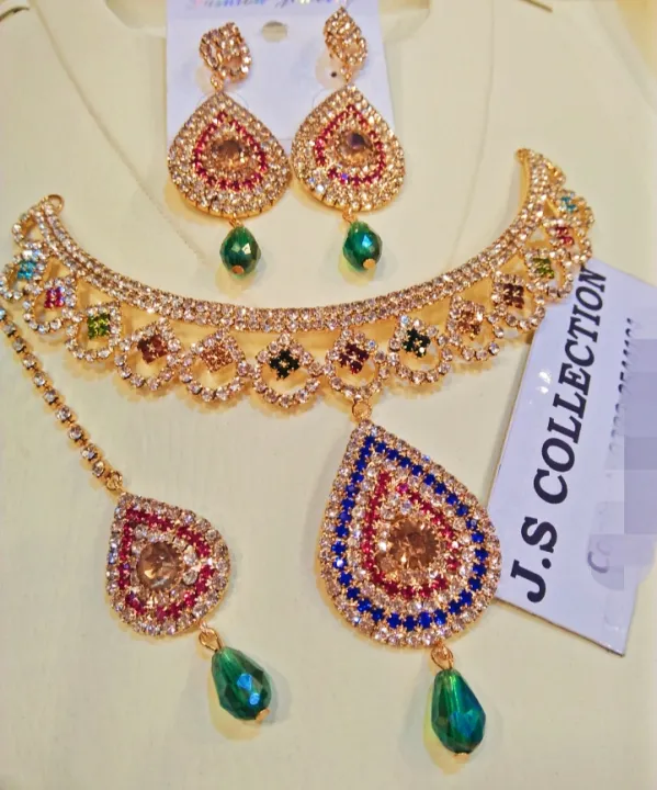 New%20Jewellery%20Collection%20Golden%20Crystal%20Girls%20Jewellery%20Set%20With%20Tika%20Bunda%20Long%20Lasting%20Polish%20For%20Women%20Trendy%20Fashion001%20-%20Image%202