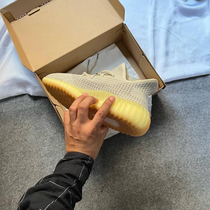 Yeezys%20Air%20350%20boost%20V2%20Outdoor%20sneaker%20shoes%20-%20Image%206