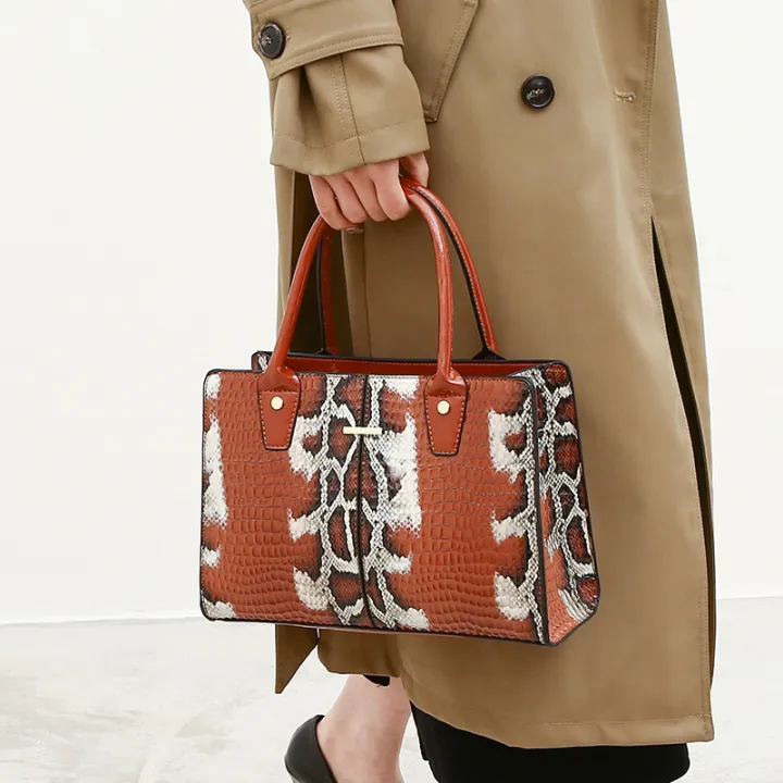Women's%20large-capacity%20contrasting%20snake%20print%20premium%20sense%20commuter%20bag%20Business%20commuter%20PU%20shoulder%20crossbody%20tote%20bag%20-%20Image%203