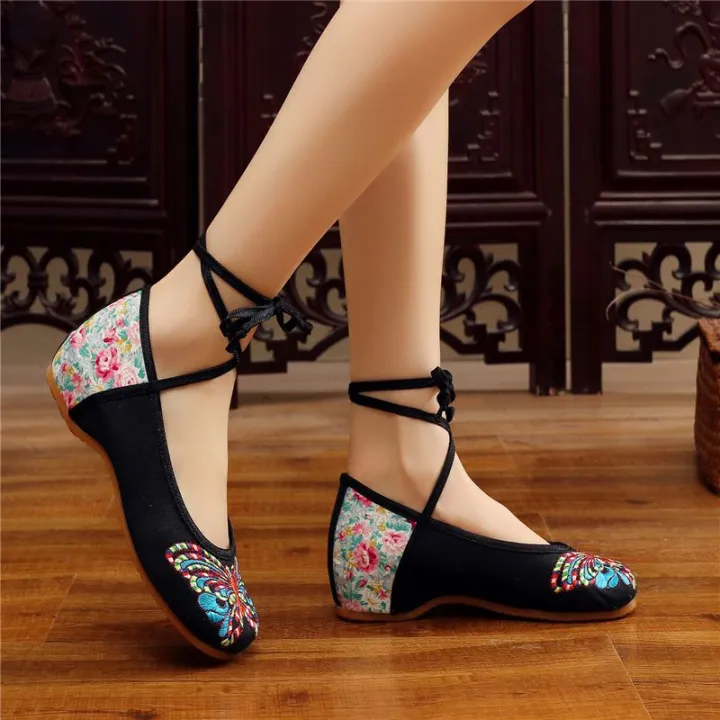 Embroidered%20Shoes%20Women's%20Ancient%20Style%20Old%20Beijing%20Cloth%20Shoes%20Women's%20Ethnic%20Style%20Han%20Chinese%20Clothing%20Shoes%20Women's%20Square%20Dancing%20Shoes%20Canvas%20Shoes%20Women%20-%20Image%204