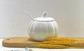 【Cathery Baby Store】Plain white coffee sugar bowl with spoon, porcelain honey jar jar, ceramic all honey pot. 
