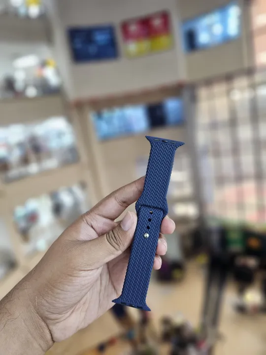 Silicone%20Braided%20Straps%20for%20Apple%20Watch%20-%20Compatible%20with%2038mm-45mm,%20Unisex%20Design%20-%20Image%203