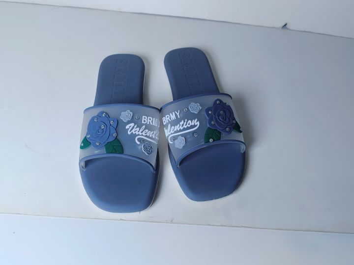 Ladies%20and%20Girls%20Daily%20Usable%20Fashionable%20Flat%20Shoes-%20Slim%20and%20Gorgeous%20Design%20Chain%20Style%20Womens%20Sandals%20-%20Girls%20Slips%20On%20Chain%20Sandals%20-%20Image%208