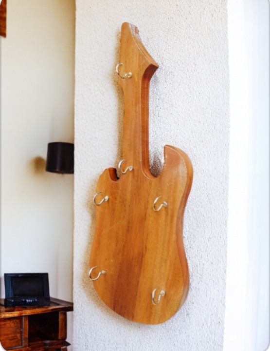Wooden%20Key%20Holder%20Showpiece%20%7C%20Wooden%20Key%20Holder%20for%20Wall%20DIY%20%7C%20Six%20Key%20Hanger%20Points%20%7C%20Organize%20your%20keys.%20Wooden%20Key%20Hanger%20for%20Wall%20%7C%20Wooden%20Showpiece.%20Guitar.%20-%20Image%202