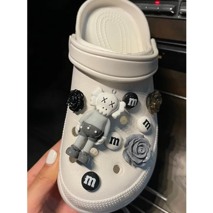 17pcs%20INS%20KAWS%20&%20Balloon%20Dog%20Button%20Shoes%20Charm%20-croc%20/jibz%20/Button%20croc%20/Charm/DIY-Cute%20Cartoon%20AccessoriesJibbitz%20Resin%20crocs%20charms%20accessories%20crocs%202045%20jibbitz%20set%20-%20Image%202