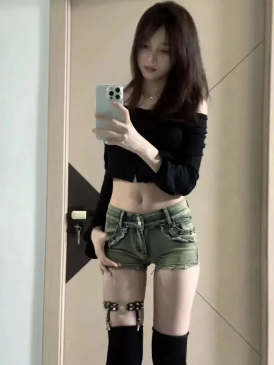 Low%20Waist%20American%20Shorts%20Hot%20Girl%20Tight%20Denim%20Super%20Short%20Shorts%20Women's%20Retro%20Spring%20and%20Summer%20New%20All-Matching%20Base%20Hot%20Shorts%20-%20Image%205