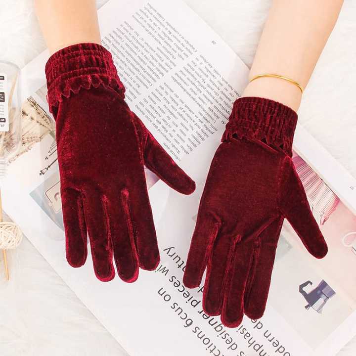 Luxury%20Velvet%20Gloves%20%E2%80%93%20Fashionable,%20Comfortable%20&%20Durable%20Accessory%20-%20Image%203