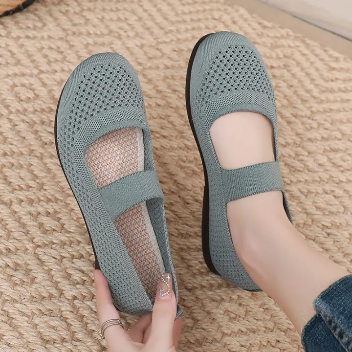 Slip-on%20Summer%20New%20Hole%20Mom%20Shoes%20Soft%20Bottom%20Soft%20Surface%20Breathable%20Lightweight%20Comfortable%20Hollow%20Lazy%20Flat%20Sandals%20-%20Image%205