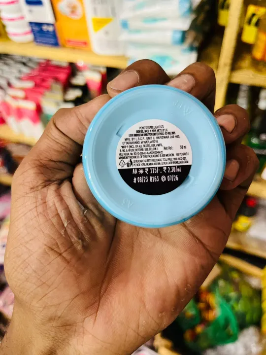 Pond%E2%80%99s%20Super%20Light%20Gel%2050ml%20with%20Hyaluronic%20Acid%20+%20Vitamin%20E%20-%20Image%202