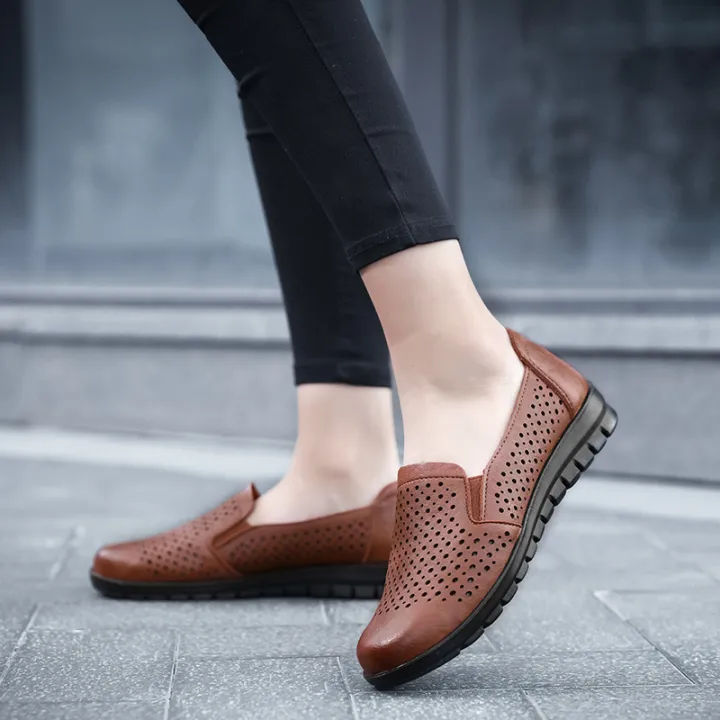 Women%20Shoes%20Hollow%20Breathable%20Slip%20on%20Shoes%20Fashion%20Comfortable%20Loafers%20Soft%20Bottom%20Flats%20Shoes%20for%20Women%20Leather%20Shoes%20Kasut%20Perempuan%20-%20Image%204