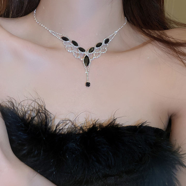 3Pcs%20Fashion%20Vintage%20Geometric%20Hollow%20Rhinestone%20Necklace%20Earrings%20For%20Women%20Versatile%20Wedding%20Bride%20Jewelry%20Sets%20Accessories%20Qoddess%20-%20Image%205