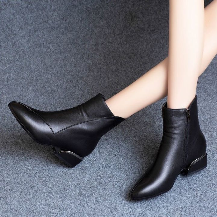 Mature%20fashion%20mom%20leather%20boots%20mid%20heel%20women's%20boots%20autumn%20and%20winter%20new%20korean%20version%20pointed%20toe%20block%20heel%20short%20fashion%20boots%20for%20women%20-%20Image%203
