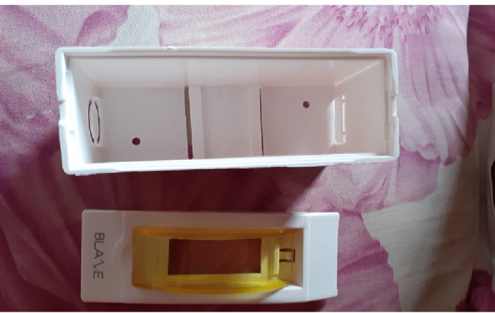 circuit%20breaker%20box-%20Double%20pole%20circuit%20%20breaker%20box%20-%20Image%202