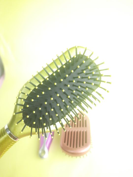 SALON%20Professional%20Large%20Paddle%20Hair%20Brush%20Golden%20-%20Image%203