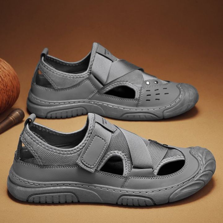 Closed%20Toe%20Sandals%20Men's%20Summer%20New%20Hollow%20Breathable%20Deodorant%20Beach%20Hole%20Shoes%20Men's%20Outdoor%20Driving%20Antiskid%20Shoe%20-%20Image%202