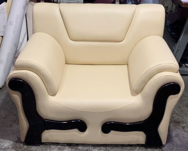 Single%20Seater%20Rolled%20Arm%20Leaqueared%20Sofa%20High%20Quality%20Artificial%20Leather%20Armchair%20White%20and%20Off%20White%20-%20Image%204