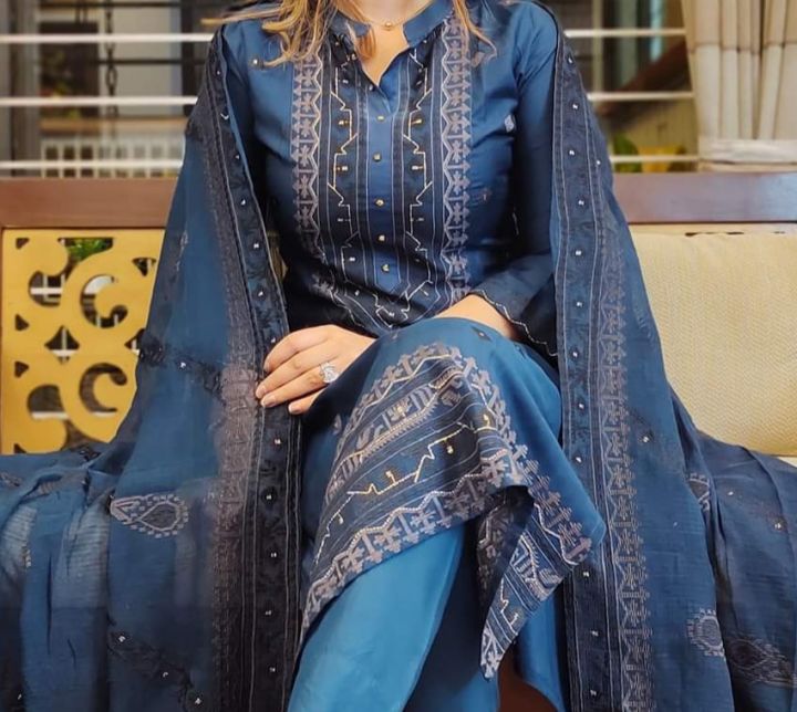 Latest%20Exclusive%20Cotton%20Unstitched%20Skin%20Print%20High%20Quality%20Three%20Piece%20dress%20For%20Women%20-%20Image%203