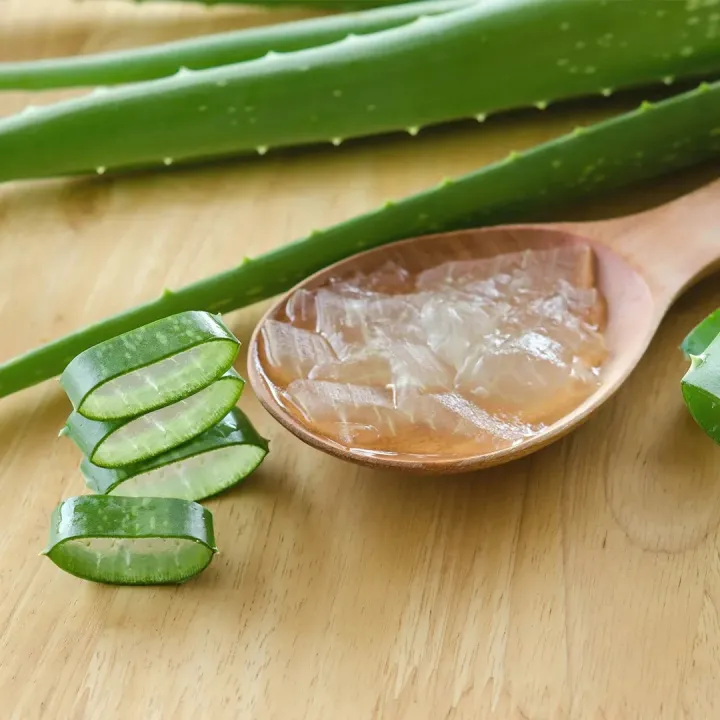 Aloe%20Vera%2099%25%20Moisture%20Soothing%20Gel%20300g%20-%20Image%202