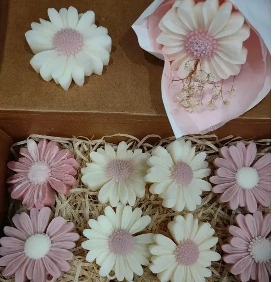Silicone%20Daisy%20Candle%20Mold%20%E2%80%93%20Sunflower%20Flower%20Mold%20for%20Candle,%20Soap,%20Resin,%20Chocolate%20&%20DIY%20Craft%20-%20Image%205