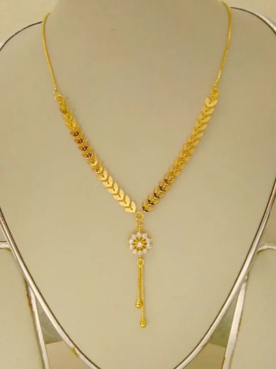 Leaf%20Design%20Fashionable%20New%20Model%20Necklace/Chain%20For%20Women%20&%20Girls%20-%20Image%202