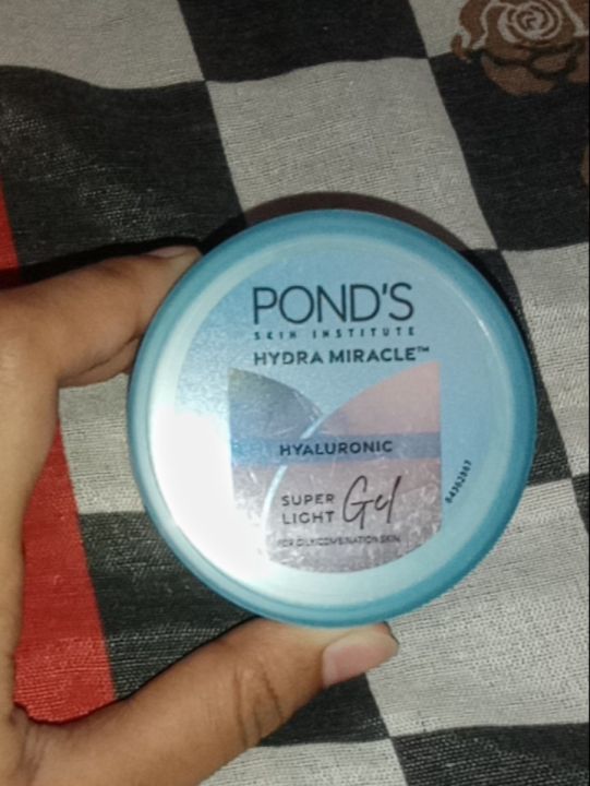 POND'S%20Super%20Light%20Gel%20100ml%20Hydrated%20Glow%20With%20Hyaluronic%20Acid%20&%20Vitamin%20E%20(Hyaluronic)%20-%20Indian%20-%20Image%208