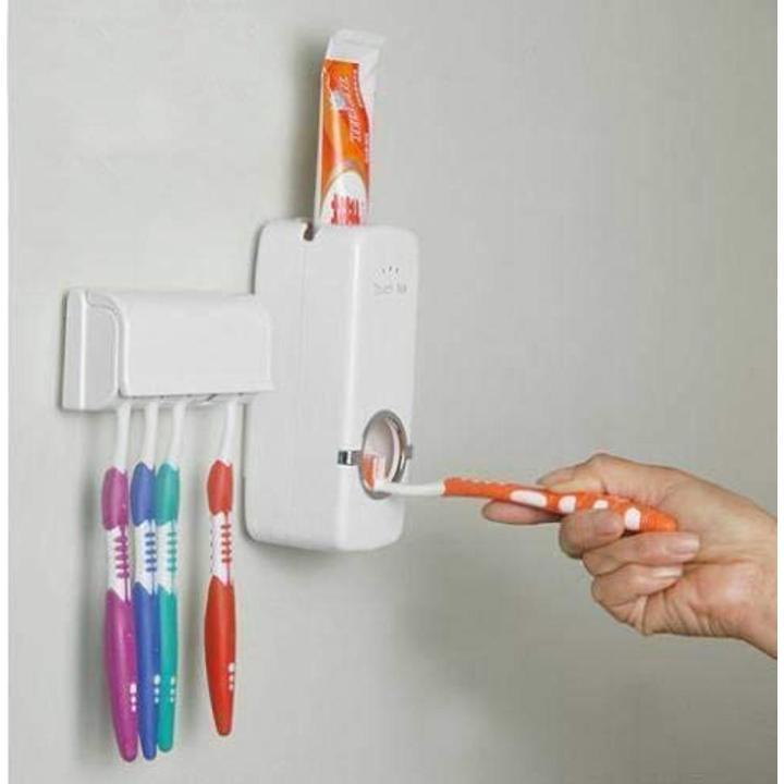 Automatic%20Toothpaste%20Dispenser%20with%20Toothbrush%20Holder%20%E2%80%93%20Smart%20Brush%20Organizer%20-%20Image%203
