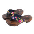 Factory sales of Japanese flip-flops, women's roasted paulownia clogs, flat bottoms, angle sandals, anti-slip wear-resistant wooden slippers, medium and high soles.