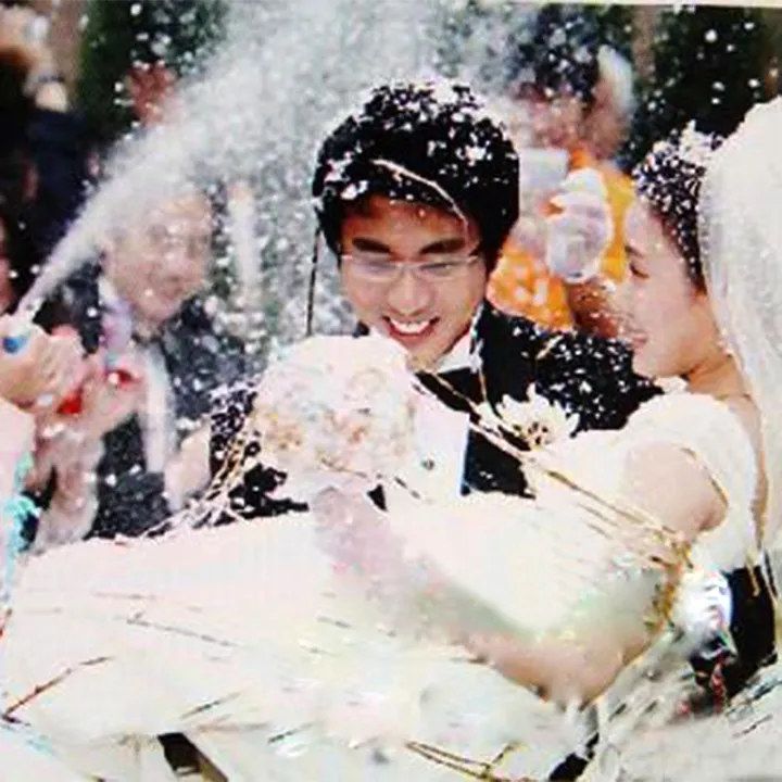 Snow%20Party%20Spray,%20Birthday%20Party%20Spray%2030gm,%20Festival%20Birthday%20wedding%20Anniversary%20Celebration%20Party%20Snow%20Spray%20-%20Image%204