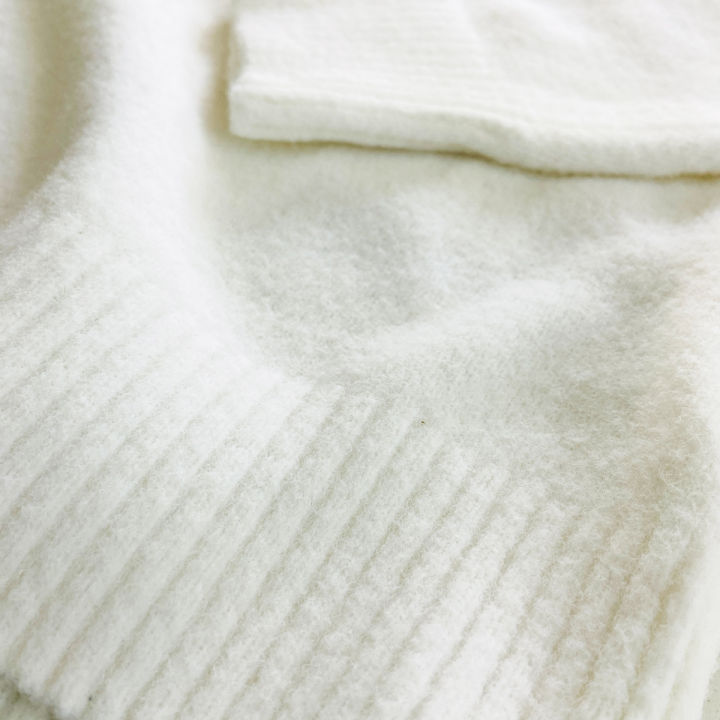 Womens%20V-Neck%20Long%20Sleeve%20Off-White%20Winter%20Sweater%20From%20Levin%20-%20Image%206