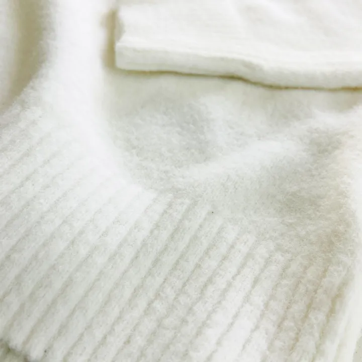 Womens%20V-Neck%20Long%20Sleeve%20Off-White%20Winter%20Sweater%20From%20Levin%20-%20Image%206