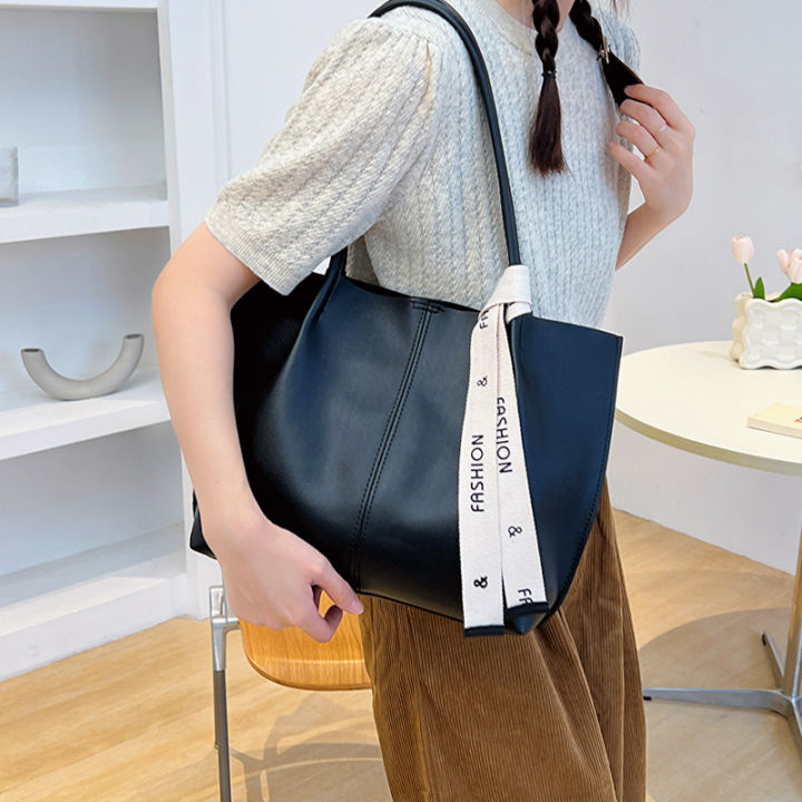 Autumn%20and%20winter%20large-capacity%20solid%20color%202024%20new%20trendy%20casual%20fashion%20one-shoulder%20texture%20commuter%20tote%20shoulder%20bag%20-%20Image%203