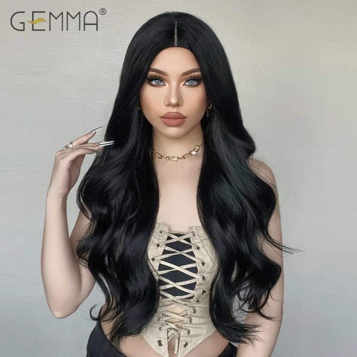 GEMMA%20Black%20Long%20Wavy%20Synthetic%20Wig%20Natural%20Black%20Body%20Wave%20Wigs%20for%20Women%20Afro%20Cosplay%20Daily%20Hair%20Middle%20Part%20Heat%20Resistant%20-%20Image%203