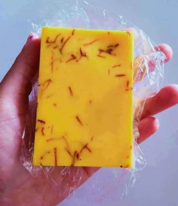 Kashmiri%20Beauty%20Super%20Saffron%20Goat%20Milk%20wooden%20box%20soap%20-%20Image%203