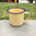 rust free good 370ml unbreakable nostalgic cookable heatable enamel tea mug with lid blue rim on mug and lid.