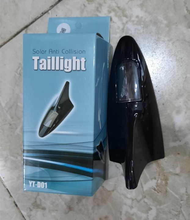 Solar%20Smart%20Shark%20Fin%20Antenna%20Car%20Roof%20Warning%20Light%20-%20Black,White,Silver%20&%20Red%20-%20Image%208