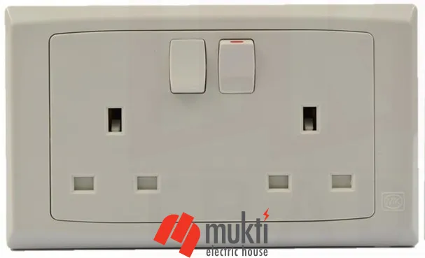 MK%20Made%20in%20Singapore%20SLIMLINE%20PLUS%2013A%203%20Pin%20Flat%20Dual%20Outlet%202%20Gang%20Socket%20with%20Switch%20Three%203Pin%20-%20Image%203