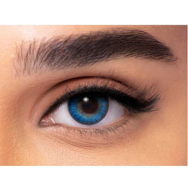 Freshlook%20Brilliant%20Blue%20contact%20lens%20-%20Image%202
